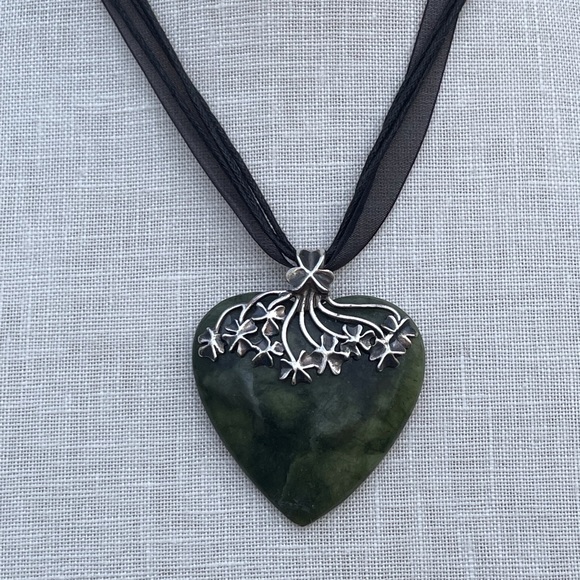 JC Walsh & Sons Ireland Sterling 925 Connemara Marble Shamrock Heart Necklace - Picture 1 of 8